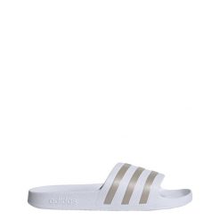 Klapki adilette Aqua. Białe klapki damskie Adidas, bez wzorów, bez obcasa. Za 99.95 zł.