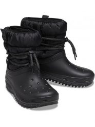 Crocs Kozaki zimowe "Classic Neo Puff" w kolorze czarnym rozmiar: 38/39. Czarne kozaki damskie Crocs, bez obcasa. Za 297.95 zł.