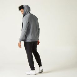 Bluza na zamek z kapturem męska Domyos Gym & Pilates 100. Szare bluzy sportowe męskie DOMYOS, bez wzorów, z bawełny, klasyczne, bez kołnierzyka, bez ramiączek. Za 89.99 zł.