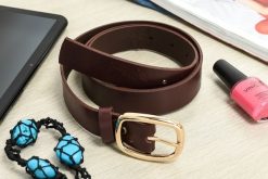 Beltimore skórzany damski pasek do spodni 3 cm burgundowy A68 : Kolory - brązowy, beżowy, Rozmiar pasków - r.110-125 cm. Brązowe paski damskie bez wzorów, klasyczne. Za 47.90 zł.