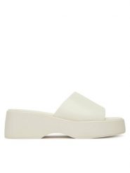 DeeZee Klapki ST024206-1 Biały. Białe klapki damskie DeeZee, bez wzorów, ze skóry, bez obcasa. Za 119.99 zł.