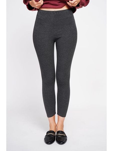 ASSUILI Legginsy w kolorze antracytowym rozmiar: 34. Czarne legginsy damskie Assuili, bez wzorów, z bawełny. Za 78.99 zł.