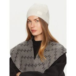 Czapka Guess. Białe czapki zimowe damskie Guess. Za 139.99 zł.