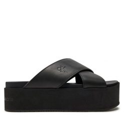 Klapki Calvin Klein Jeans. Czarne klapki damskie Calvin Klein Jeans, bez wzorów, z jeansu, bez obcasa. Za 249.99 zł.