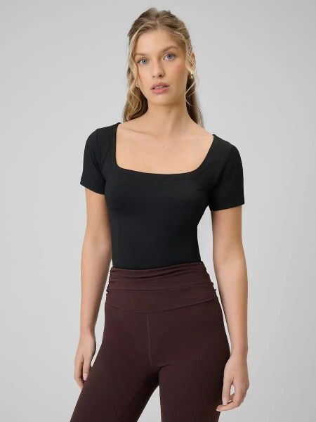 T-shirt slim gładki damski 4F 4FRSS26TTSHF3633. Czarne t-shirty damskie 4f, s, bez wzorów, z elastanu, bez kołnierzyka. Za 34.99 zł.