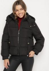 Czarna Pikowana Kurtka Puffer z Kapturem z Możliwością Odpięcia Galanea. Czarne kurtki narciarskie i snowboardowe damskie Born2be, l, bez wzorów, z jeansu, z kapturem, narciarskie. Za 159.99 zł.
