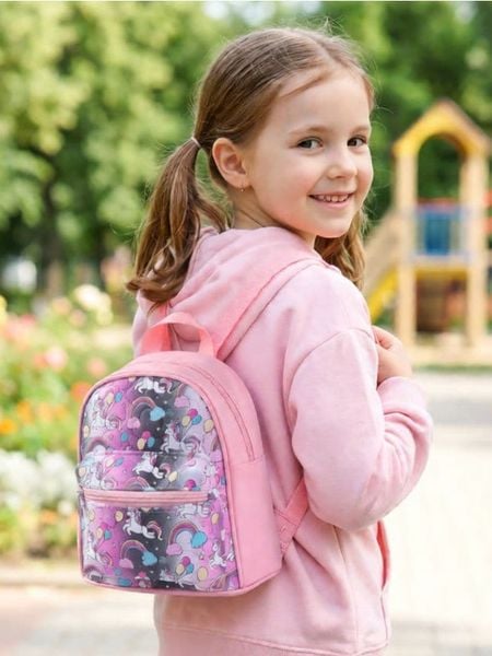 Plecak z motywem jednorożca - różowy. Czerwone plecaki damskie Sinsay, bez wzorów, sportowe. Za 29.99 zł.