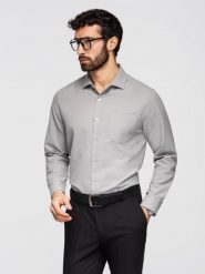Koszula męska klasyczna regular fit - szara V1 - Rozmiar: M. Szare koszule męskie Ombre Clothing, m, bez wzorów, z bawełny, bez kołnierzyka, bez ramiączek. Za 199.99 zł.