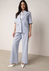 Jasnoniebieski Garniturowy Komplet Marynarka na Krótki Rękaw i Szerokie Spodnie Amalilia. Niebieskie marynarki i żakiety damskie Born2be, bez wzorów, z szyfonu, biznesowe. Za 229.99 zł.