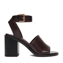 Sandały JENNY. Czerwone sandały damskie Jenny, bez wzorów, bez obcasa, na słupku. Za 139.99 zł.