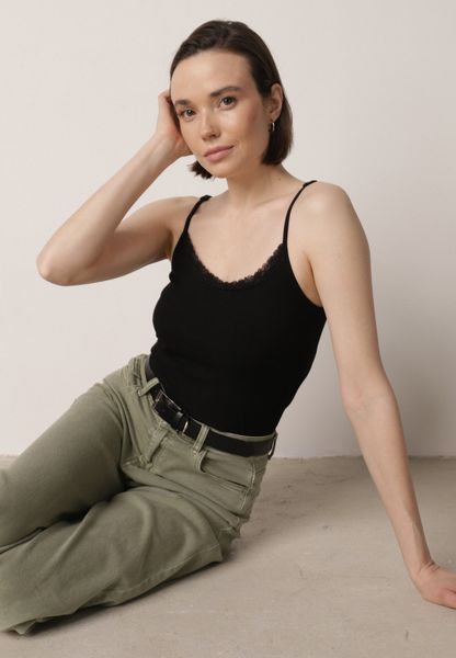 Czarny Bawełniany Top Bieliźniany z Koronką na Regulowanych Ramiączkach Beralisa. Czarne topy damskie Born2be, l, bez wzorów, z bawełny, bez kołnierzyka. Za 29.99 zł.