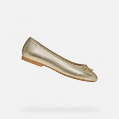 Baleriny Geox New Palmaria - Kobieta. Białe baleriny damskie Geox, bez wzorów, z materiału, bez obcasa, na płaskiej podeszwie. Za 439.80 zł.