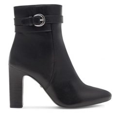 Botki GINO ROSSI. Czarne botki damskie Gino Rossi, bez obcasa, na słupku, bez zapięcia. Za 399.99 zł.