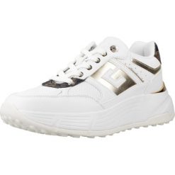 Buty GUESS FLTFON FAB12 Biały. Białe obuwie trekkingowe damskie Guess. Za 638.61 zł.