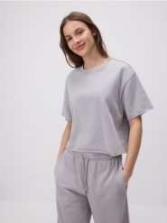 Bawełniany t-shirt - ciemnoszary. Szare t-shirty damskie Reserved, l, bez wzorów, z bawełny, bez kołnierzyka. W wyprzedaży za 49.99 zł.