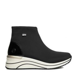 Botki Remonte. Czarne botki damskie Remonte, bez obcasa, na koturnie, bez zapięcia. Za 349.99 zł.