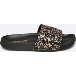 Reebok Classic - Klapki. Czarne klapki i japonki męskie Reebok Classic, z gumy. W wyprzedaży za 49.90 zł.
