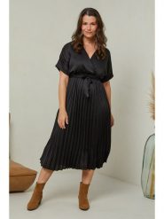 Curvy Lady Sukienka w kolorze czarnym rozmiar: 40/42. Czarne sukienki damskie Curvy Lady, na co dzień, bez wzorów, z tkaniny, klasyczne, bez kołnierzyka, bez ramiączek, maxi, proste. Za 110.04 zł.