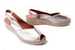 TONI PONS BERNIA-P platinum, sandały damskie. Żółte sandały damskie Toni Pons, bez wzorów, bez obcasa, na koturnie. Za 271.92 zł.