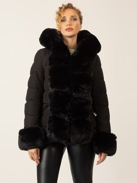 APART Kurtka zimowa w kolorze czarnym rozmiar: 40. Czarne kurtki damskie Apart, na zimę, bez wzorów, z puchu, bez kaptura. Za 425.39 zł.