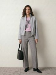 Bawełniana koszulka z krótkim rękawem i haftem - różowy. Czerwone t-shirty damskie Sinsay, l, bez wzorów, z bawełny, bez kołnierzyka. Za 25.99 zł.