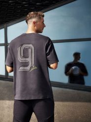 4F T-shirt oversize z nadrukiem męski 4F x Robert Lewandowski - szary L. Szare t-shirty męskie 4f, l, bez wzorów, z bawełny, bez kołnierzyka. Za 129.99 zł.