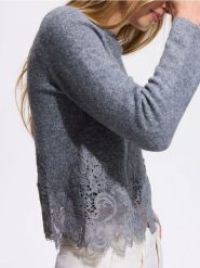 Sweter z koronką - szary. Szare swetry klasyczne damskie Reserved, l, z dzianiny, bez kołnierzyka. Za 139.99 zł.