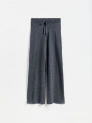 Spodnie z wełny merino - ciemnoszary. Szare spodnie materiałowe damskie Reserved, bez wzorów, z wełny. Za 299.99 zł.