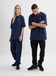 Koszulka Hummel Loose Bee. Niebieskie bluzki sportowe damskie HUMMEL, s, z bawełny, bez kołnierzyka, bez ramiączek. Za 122.00 zł.