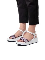 U.S. Polo Assn. Sandały w kolorze białym na koturnie rozmiar: 41. Białe sandały damskie U.S. Polo Assn., bez wzorów, bez obcasa, na koturnie. Za 217.99 zł.