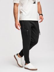 Spodnie dresowe męskie JOGGER z kieszeniami na udach i kontrastującymi wstawkami - czarne V1. Czarne spodnie dresowe męskie Ombre Clothing, bez wzorów, z dresówki. W wyprzedaży za 160.99 zł.