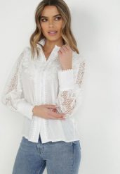 Biała Koszula Mysthilei. Białe koszule damskie Born2be, m, w ażurowe wzory, z koronki, eleganckie, bez kołnierzyka, bez ramiączek. Za 99.99 zł.