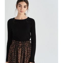 Prążkowany sweter basic - Czarny. Czarne swetry klasyczne damskie Sinsay, m, prążkowane, bez kołnierzyka. Za 39.99 zł.