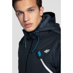 Kurtka narciarska męska KUMN255 - ciemny granat. Brązowe kurtki męskie 4f, m, bez wzorów, z meshu, z kapturem. W wyprzedaży za 299.99 zł.