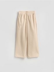 Spodnie z zakładkami - beżowy. Brązowe spodnie materiałowe damskie Reserved, bez wzorów, z bawełny. Za 119.99 zł.