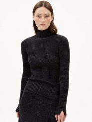 ARMEDANGELS Sweter - Alaania Kobiety Bawełna czarny, M. Czarne swetry klasyczne damskie ARMEDANGELS, m, z bawełny, bez kołnierzyka. Za 379.95 zł.