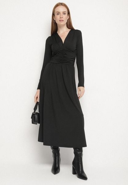Czarna Marszczona Sukienka Taliowana z Wiskozą z Dekoltem V i Długim Rękawem Emirie. Czarne sukienki damskie Born2be, na spotkanie biznesowe, l, bez wzorów, z wiskozy, bez kołnierzyka, bez ramiączek, maxi. Za 159.99 zł.