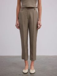 BGN Spodnie w kolorze khaki rozmiar: 38. Brązowe spodnie materiałowe damskie BGN, bez wzorów, z materiału. Za 121.80 zł.