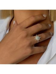 Les Petites Précieuses Pozłacany pierścionek z cyrkoniami rozmiar: 56. Zielone pierścionki damskie Les Petites Précieuses, z cyrkonią, pozłacane. Za 130.99 zł.