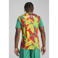 Męska koszulka przedmeczowa Senegal 2025 PUMA Sport Green Faster Yellow Red. Czerwone t-shirty sportowe męskie Puma, m, bez ramiączek, do piłki nożnej. Za 269.00 zł.