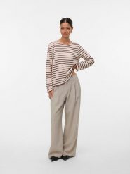 Vero Moda Koszulka w kolorze beżowym rozmiar: XL. Brązowe bluzki damskie Vero Moda, xl, bez wzorów, bez kołnierzyka. Za 114.17 zł.