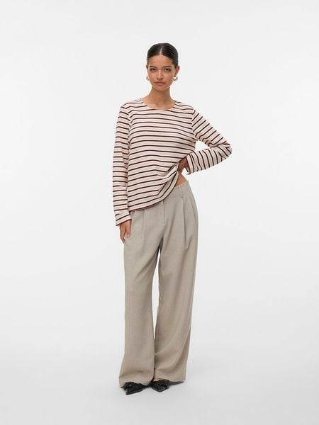 Vero Moda Koszulka w kolorze beżowym rozmiar: S. Brązowe bluzki damskie Vero Moda, s, bez wzorów, bez kołnierzyka, bez ramiączek. Za 96.14 zł.