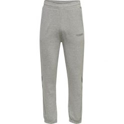 Jogging Hummel Legacy Plus. Szare szorty męskie HUMMEL, bez wzorów, klasyczne. Za 174.00 zł.