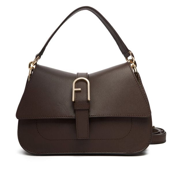 Torebka Furla. Brązowe torebki klasyczne damskie Furla, bez wzorów, bez dodatków. Za 1,859.00 zł.