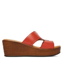 Klapki Lasocki. Czerwone klapki damskie Lasocki, bez wzorów, bez obcasa. Za 169.99 zł.