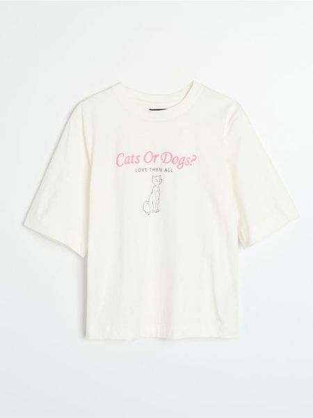 Bawełniana koszulka z nadrukiem Disney - kremowy. Białe t-shirty damskie Sinsay, l, bez wzorów, z bawełny, bez kołnierzyka. Za 29.99 zł.