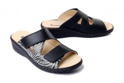 Dr. Brinkmann 701083-01 Czarny, klapki damskie. Czarne klapki damskie Dr. Brinkmann, bez wzorów, ze skóry, bez obcasa. Za 309.90 zł.
