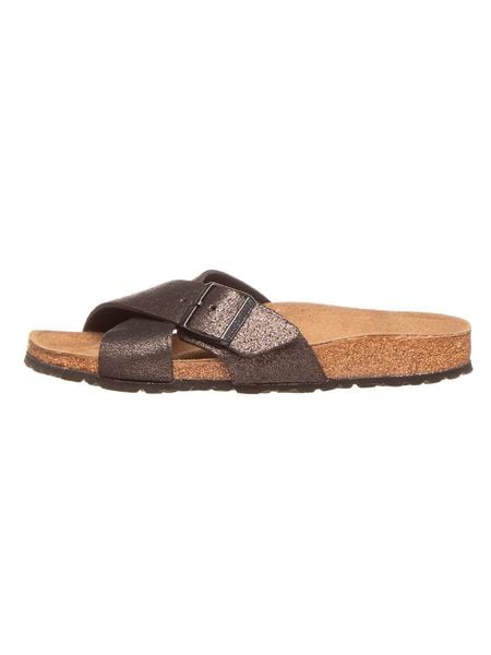 Birkenstock Skórzane klapki "Siena" w kolorze czarnym rozmiar: 37. Czarne klapki damskie Birkenstock, bez wzorów, bez obcasa. Za 151.90 zł.