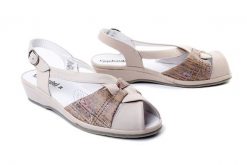 COMFORTABEL 710144-08 vanilla, sandały damskie. Brązowe sandały damskie Comfortabel, bez wzorów, bez obcasa, na koturnie. Za 185.94 zł.