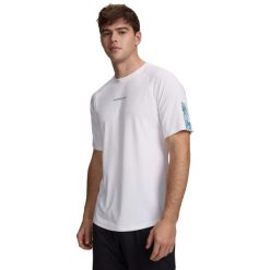 Koszulka Under Armour Challenger Elite. Białe t-shirty sportowe męskie Under Armour, bez ramiączek, do piłki nożnej. Za 396.00 zł.